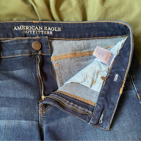 American Eagle. Jean shorts. Size 12. Medium wash. Mid rise. Super stretch. - Picture 10 of 12